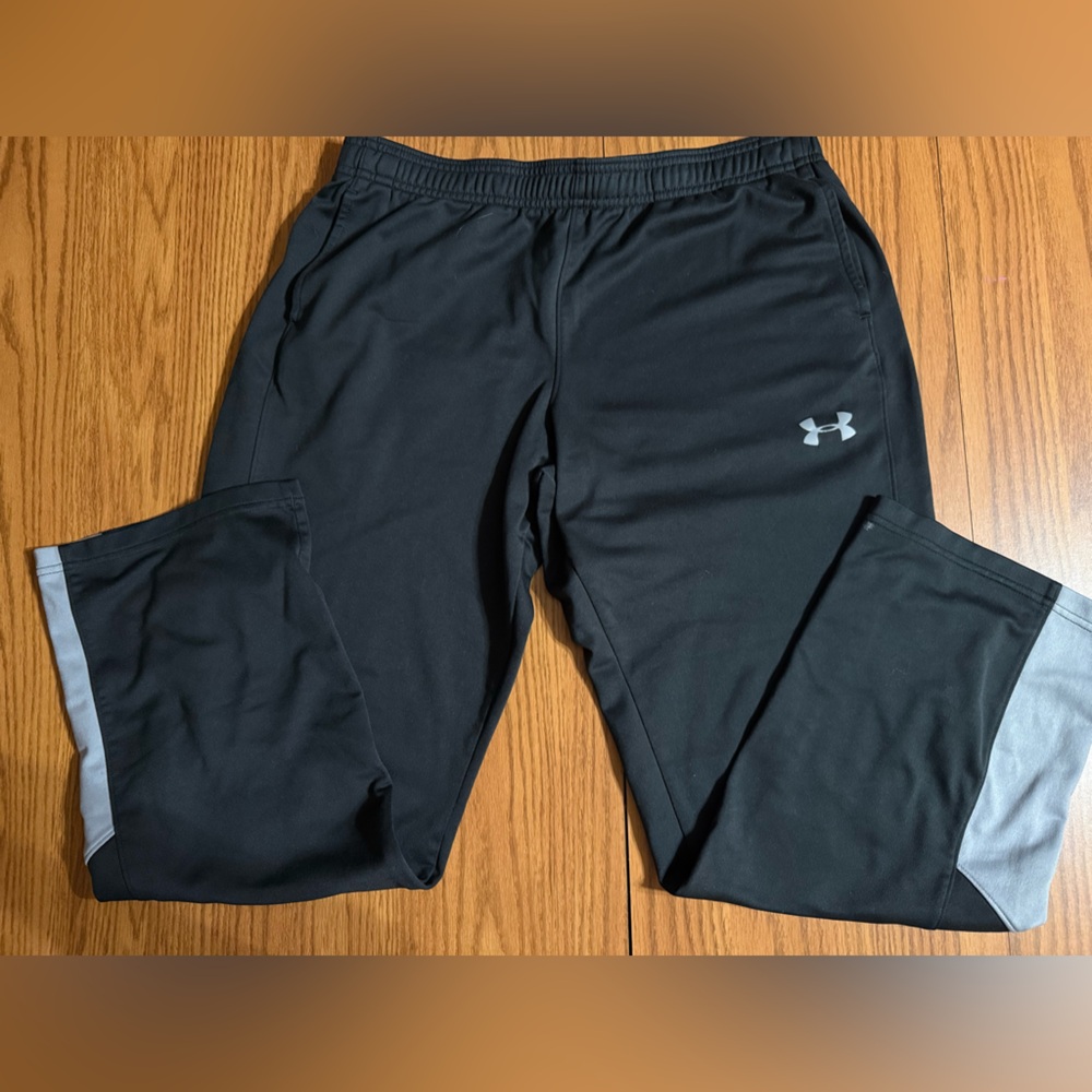 Boy’s Under Armour Midnight Black Performance Shorts Youth XL